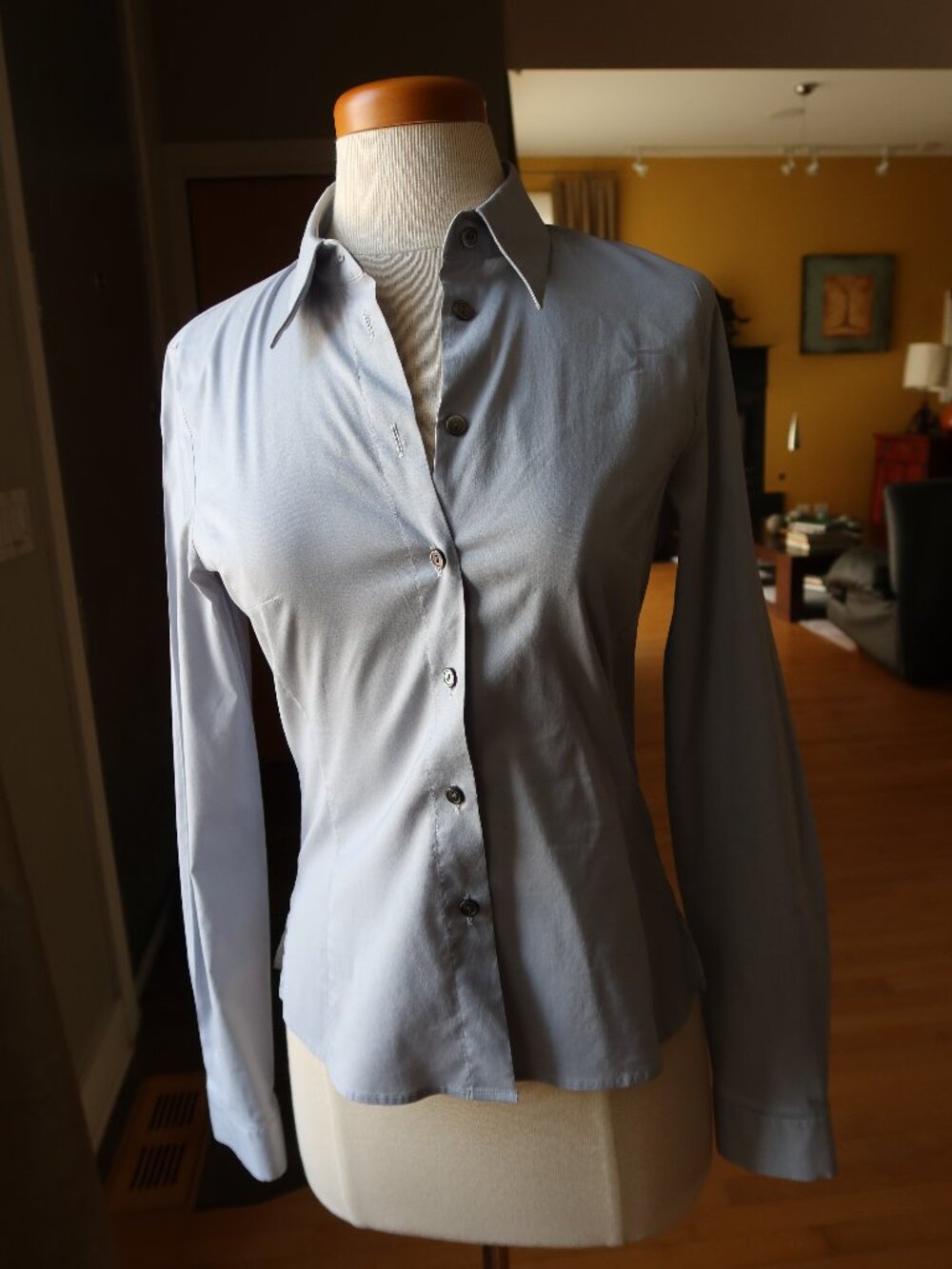 Hugo Boss button front long sleeve light blue blouse size 34 cotton blend womens